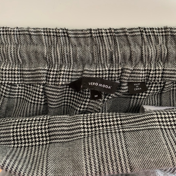 Vero Moda checkered pant! - Picture 3 of 3
